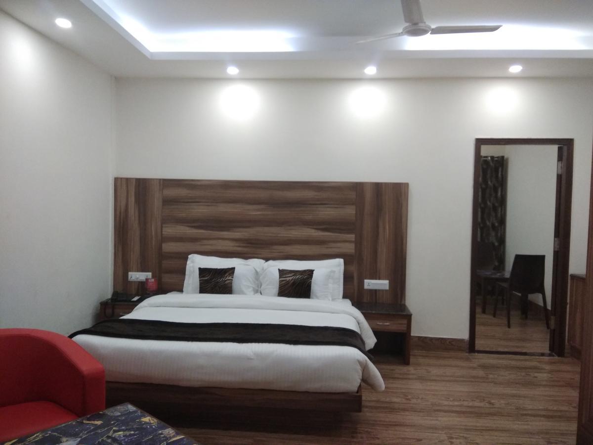 Hotel Seven Oaks Dehradun Exterior foto